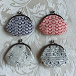 波模様などのがま口財布