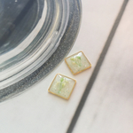 カスミソウ スクエアピアス〈green〉