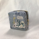 スクウェアポーチ モンスター柄