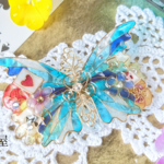 （6cm金具）アリスの庭とステンドグラスの蝶バレッタ（hair ornaments of  Stained glass butterfly〜Alice Garden〜）