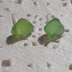 （再×5)グリーンシーグラスのピアス　送料無料