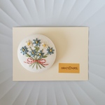 刺繍ブローチ🌷　no.06  くるみボタン  💛送料無料💛
