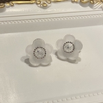 デイジー　モチーフ　フラワー　アクセサリー　20mm スモーキー　ホワイト　※ピアスorイヤリングは金具選択