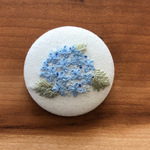 紫陽花刺繍くるみボタン（ヘアゴム/ブローチ）