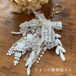 花とレースのキーホルダー𓇬𓂂𓈒