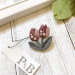 チューリップ刺繍ブローチ