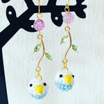 リーフとインコのゆらゆらピアス