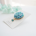 お花の刺繍ポニーフック《ブルーグラデーション》