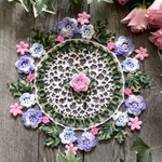 レース編みのドイリー・薔薇のリース　　　　　　直径24cm