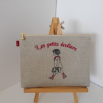 リネンの 可愛い通学のフランスの女の子刺繍ののポーチ　レッド １６㎝１８㎝２０㎝