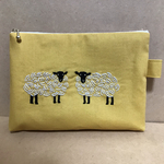 羊さんの刺繍ポーチ