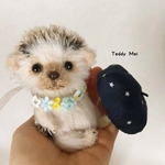 青色の帽子をかぶったハリネズミさん　テディベア　ハリネズミ　ぬいぐるみ