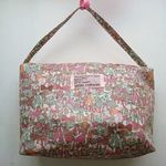 ﾘﾊﾞﾃｨ*C&S*ｼﾞｪﾆｰｽﾞﾘﾎﾞｽﾞ薄ﾋﾟﾝｸ*ﾗﾐﾈｰﾄ持ち手付ﾎﾟｰﾁ
