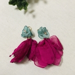 花びらシフォンリボンタッセル　揺れピアス　春爛漫