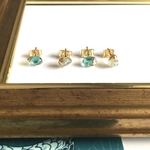 小粒アパタイトの金継ぎピアス　サージカルステンレスピアスゴールド