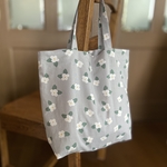 ＊一枚仕立てエコバッグ・トートバッグ＊　お花のモチーフ　グレー