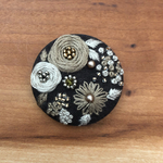 ビーズ刺繍くるみボタン（ヘアゴム/ブローチ）
