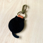 【馬革】黒猫ストラップ　キーホルダー　革　レザー　本革　ヌメ革　猫　可愛い　ネコ　ねこ　