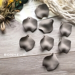 【送料無料】花びら  マット  アクリルカラーチャーム  4pcs
