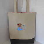 刺繍の帆布のＡ４縦型トートバッグ　お絵描きしている女の子