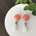 コーラルオレンジ×ターコイズブルー×オパールの大ぶりピアス/イヤリング(アンティーク、レトロ、ビンテージ、アクリル、雫、夏、
