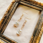 青いタッセルピアス　和風イメージ