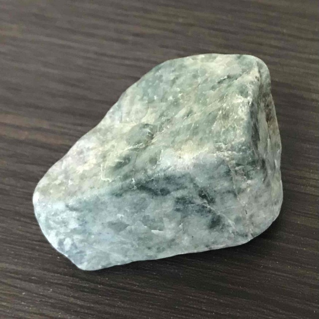 天然阿波翡翠」お守り・鑑賞用・製品加工用素材・緑琅玕入り翡翠原石