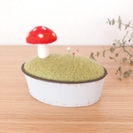 森のきのこのピンクッション