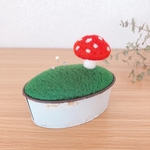 森のきのこのピンクッション