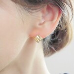 リンクルゴールドピアス/イヤリング