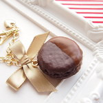 チョコがけショコラマカロンのバッグチャーム