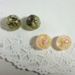 スノーグローブ風ピアス