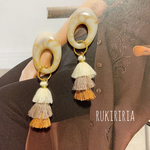 RUKIRIRIA #545 ベージュタッセルピアス  大ぶりピアス 大ぶりイヤリング 