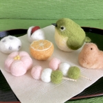 【送料無料】羊毛フェルト・ころりんメジロさん　～春色和菓子〜
