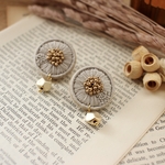 ビーズ刺繍＊大きなまんまるグレージュお花ピアス