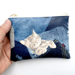 感謝セール品❤️ブルーデニムねこ😻肉球　便利ラミネート ミニポーチ　12cmファスナー