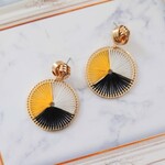 3色の糸の輪っかピアス