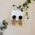 ✴︎Laule'a 大ぶりピアス　✴︎ べっ甲×ベージュレザー×ゴールドリング×ホワイトリング　イヤリング　カジュアル