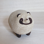 冬毛のまんまるたぬき　立ち姿