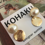 大きなコットンパールとゴールドのピアス
