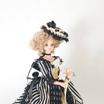 27cmドールドレス 白黒ストライプ×黄色のローブ・ア・ラ・ポロネーズ