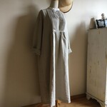 ウォッシャブル加工リネンFで作ったスタンドカラータックワンピース