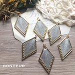 A490【送料無料】刺繍糸  ひし型  金属チャーム  2pcs