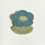 陶器のお花のブローチ