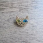 【再販】オッドアイ　ねこのブローチ　金色