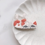 仲良し猫の刺繍ブローチ　横並び
