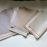 お買い得 牛革 ベージュ クリーム系   約40×30㎝３枚パック ハギレセット レザー レザークラフト 皮革 革細工 leather claft ハンドメイド 革小物 タグなどに