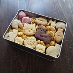 「ねこたちとHAPPY♪クッキー缶」（Ｌ）【期間限定缶】