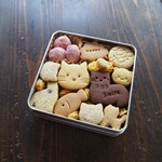 「ねこたちとHAPPY♪クッキー缶」（M）【期間限定缶】