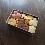 「ねこたちとHAPPY♪クッキー缶」（S）【期間限定缶】
